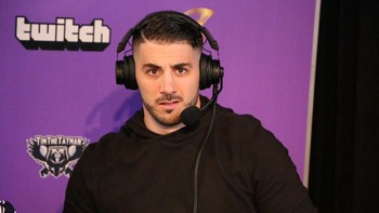 10. Nick Nickmercs Kolcheff dengan pendapatan USD 6 juta. Ia dikenal sebagai streamer game Fortnite di Twitch yang memainkan game menggunakan kontroler, yang lebih sulit dibanding menggunakan keyboard. Foto: Instagram