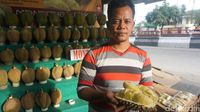 Menikmati Manis Legit Durian Monthong di Pinggir Kota Bogor