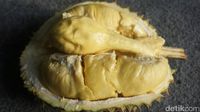 Menikmati Manis Legit Durian Monthong di Pinggir Kota Bogor