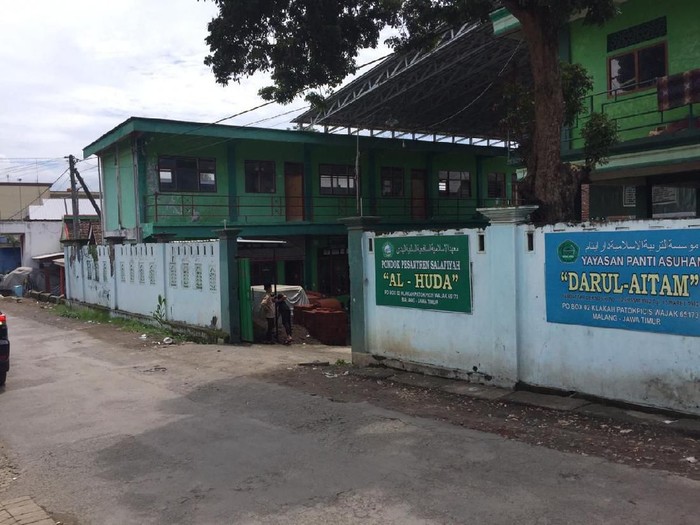 Mulai hari ini, ZA (sebelumnya disebut ZL) akan menjalani pembinaan di LKSA Darul Aitam, Wajak, Kabupaten Malang. Keluarga menerima putusan yang dijatuhkan PN Kepanjen.