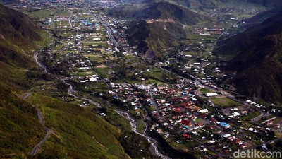 Pemandangan Puncak Jaya yang Mempesona