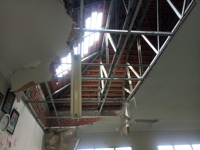 2 Ruangan SD di Bali Rusak Diterjang Puting Beliung