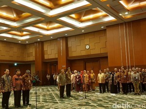 Sri Mulyani Resmi Angkat 3 Staf Ahli Baru