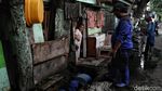 Antisipasi Banjir, Lumpur di Selokan Gunung Sahari Dibersihkan