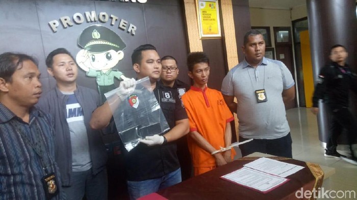 Hina polisi di medsos, Febri mengaku emosi sesaat dan di bawah pengaruh alkohol (Raja Adil Siregar/detikcom)
