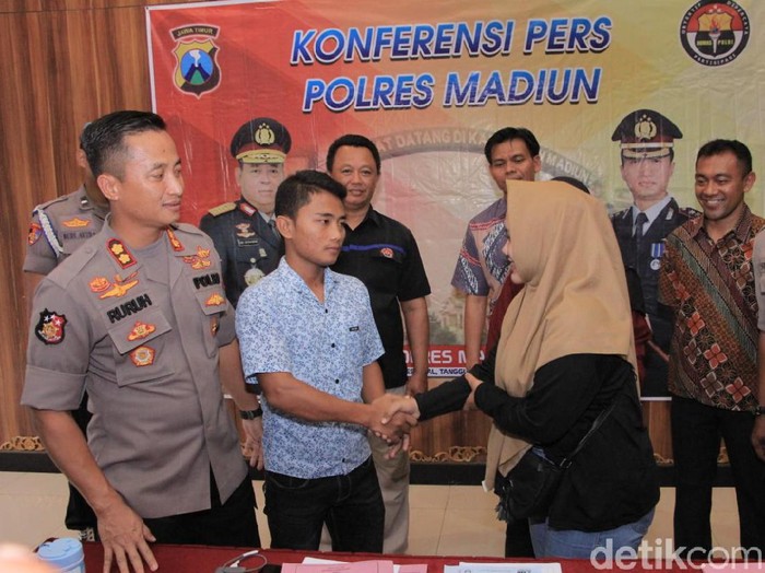 Seorang pemilik depot bakso di Kecamatan Pilangkenceng, Kabupaten Madiun terdampak berita hoaks. Gara-gara hoaks terkait pentol daging tikus, usahanya bangkrut.