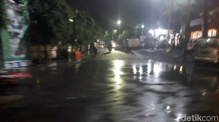 banjir di surabaya surut