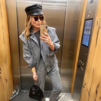 Pada akun Instagramnya @paulynaaa_a yang memiliki followers lebih dari 83 ribu, Paulina Piatek tampak konsisten mengunggah fotonya bergaya selfie di depan kaca alias mirror selfie. Foto: Dok. Instagram @paulynaaa_a