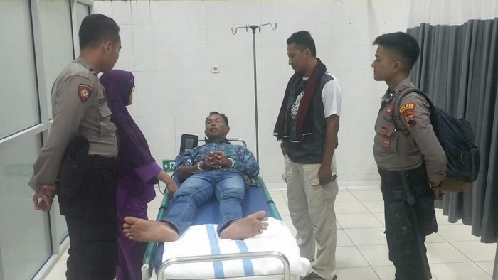 Nuril Maarif di RSJ Semarang dengan pengawalan petugas kepolisian.