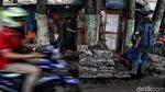 Antisipasi Banjir, Lumpur di Selokan Gunung Sahari Dibersihkan