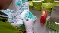 Masker yang diproduksi PT Kasa Husada itu dibanderol dengan harga Rp 20 ribu untuk 1 boknya.