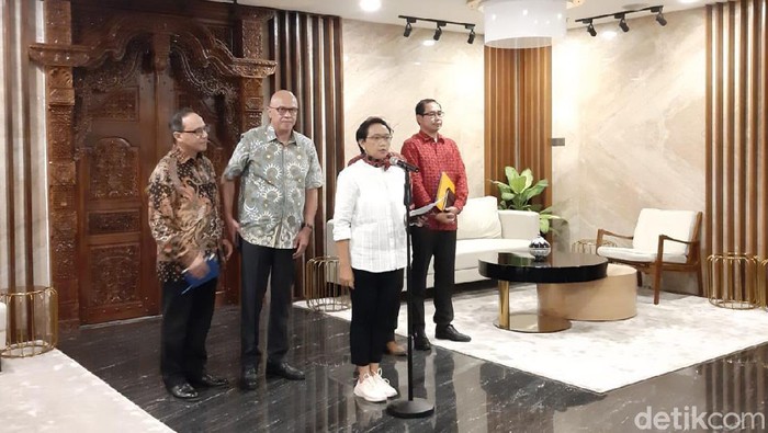 Konpers Menlu Retno Marsudi soal Evakuasi WNI di China