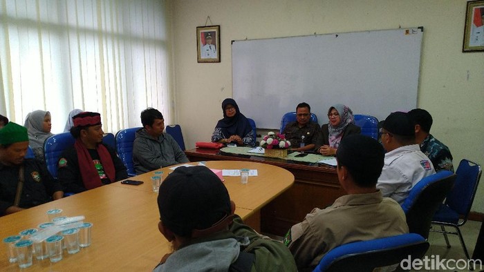 Massa yang Tolak LGBT Audiensi di Kantor Satpol PP Depok