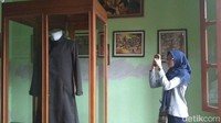 Jubah milik Jenderal Sudirman. Bangunan yang digunakan untuk museum ini dulunya merupakan rumah peristirahatan tentara yang pernah ditempati Panglima Besar Jenderal Sudirman (Foto: Eko Susanto/detikcom)