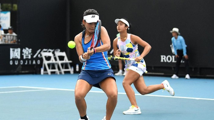 MELBOURNE, AUSTRALIA - JANUARY 31: Alexandra Eala of the Philippines and Priska Madelyn Nugroho of Indonesia play in their Junior Girls DoublesÂ Final against Ziva Falkner of Slovenia and Matilda Mutavdzic of Great Britain on day twelve of the 2020 Australian Open at Melbourne Park on January 31, 2020 in Melbourne, Australia. (Photo by Morgan Hancock/Getty Images)