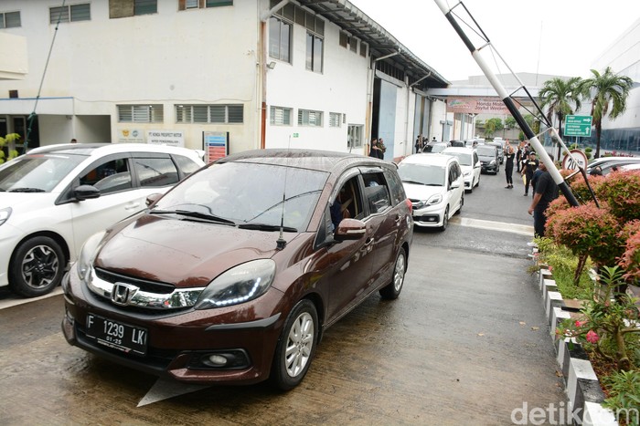 PT Honda Prospect Motor kembali menggelar acara “Mobilio Joyful Weekend” yang memasuki seri kedua pada 1 Februari 2020 dengan menempuh jarak 60 km dari Jakarta ke Taman Budaya Sentul, Bogor. Mengusung tema “Hematnya Bikin Happy”, Honda mengajak komunitas Honda Mobilio bersama dengan keluarganya untuk menikmati liburan akhir pekan bersama sambil menguji efisiensi bahan bakar dari mobil Mobilio mereka masing-masing.