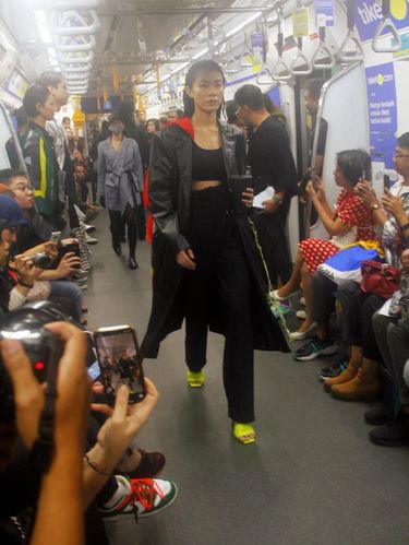 Fashion Rocks 2020, Peragaan Busana Pertama di MRT Jakarta