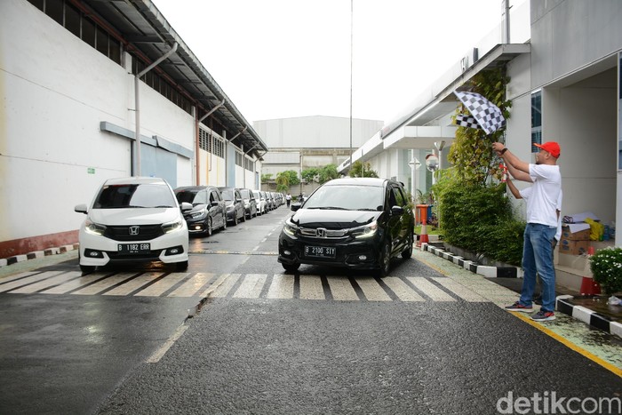 PT Honda Prospect Motor kembali menggelar acara “Mobilio Joyful Weekend” yang memasuki seri kedua pada 1 Februari 2020 dengan menempuh jarak 60 km dari Jakarta ke Taman Budaya Sentul, Bogor. Mengusung tema “Hematnya Bikin Happy”, Honda mengajak komunitas Honda Mobilio bersama dengan keluarganya untuk menikmati liburan akhir pekan bersama sambil menguji efisiensi bahan bakar dari mobil Mobilio mereka masing-masing.