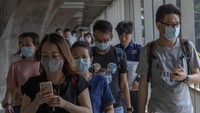 Dituturkan Tanarak bahwa otoritas Thailand telah memeriksa 13 orang lainnya, termasuk tiga orang di antaranya yang masih satu keluarga, yang pernah melakukan kontak langsung dengan si sopir taksi tersebut.
