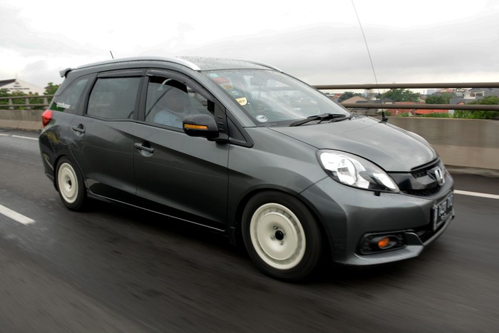 Uji Irit Honda Mobilio PT Honda Prospect Motor kembali menggelar acara βMobilio Joyful Weekendβ dengan menempuh jarak 60 km dari Jakarta ke Taman Budaya Sentul, Bogor.