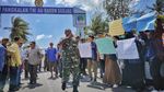 Aksi Unjuk Rasa Warga Natuna Tolak WNI dari Wuhan