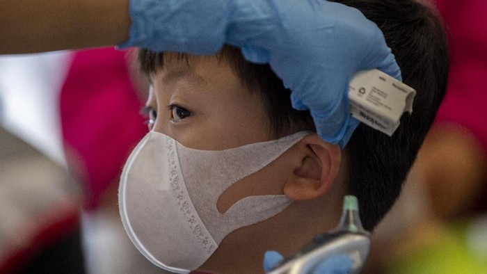 Otoritas Thailand mengumumkan kasus pertama penularan virus corona dari manusia ke manusia atau antarmanusia di dalam wilayahnya.