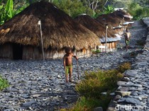 Rumah Adat Papua Dibuat Beratap Jamur Tanpa Jendela, Ternyata Ini Alasannya