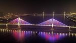 Gedung hingga Jembatan di Wuhan Bersuara Lawan Virus Corona