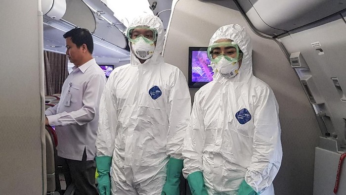 Pesawat tipe A-330 milik Batik Air melakukan persiapan untuk menjemput Warga Negara Indonesia (WNI) di Wuhan, China, di Bandara Soekarno-Hatta, Tanggerang, Sabtu (1/2/2020). ANTARA FOTO/Muhammad Iqbal/gp/hp.