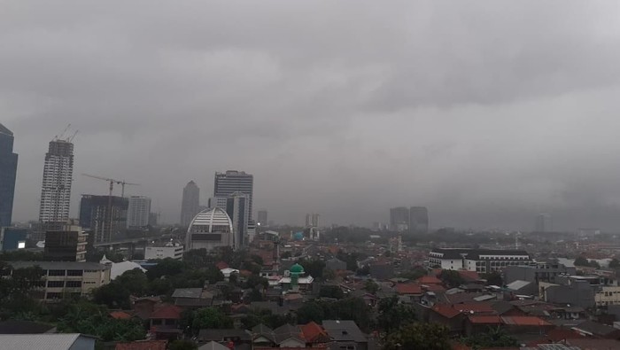 Hujan guyur kawasan Jalan Kapten Tendean, Jaksel.