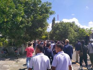 Video Warga Natuna Ramai-ramai Demo Tolak Jadi Tempat Karantina