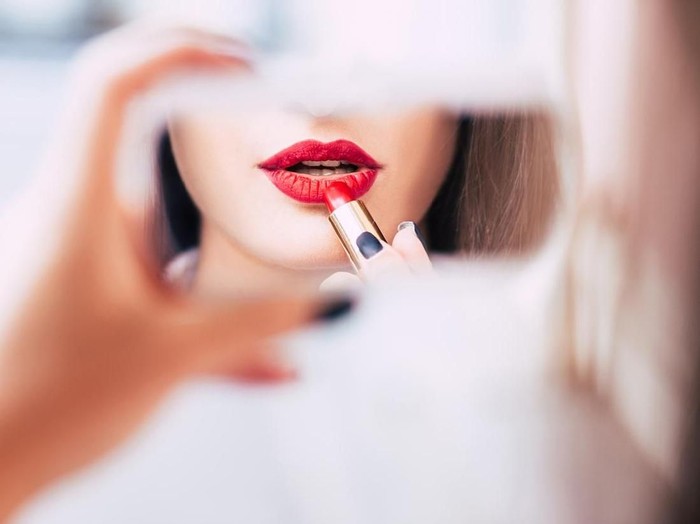 Ilustrasi lipstik merah