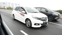 Keluarga Honda Mobilio diajak untuk berakhir pekan bersama, melakukan berbagai macam permainan dan lomba menyenangkan dengan hadiah menarik. Tidak hanya itu, peserta juga ditantang untuk meraih konsumsi bahan bakar paling hemat yang akan dilihat dari tampilan layar MID (Multi Information Display) pada panel dashboard Honda Mobilio.