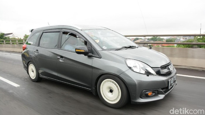 PT Honda Prospect Motor kembali menggelar acara “Mobilio Joyful Weekend” yang memasuki seri kedua pada 1 Februari 2020 dengan menempuh jarak 60 km dari Jakarta ke Taman Budaya Sentul, Bogor. Mengusung tema “Hematnya Bikin Happy”, Honda mengajak komunitas Honda Mobilio bersama dengan keluarganya untuk menikmati liburan akhir pekan bersama sambil menguji efisiensi bahan bakar dari mobil Mobilio mereka masing-masing.