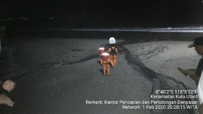 DOK. Basarnas Bali/ Pencarian WN Afrika yang terseret arus Pantai Berawa Bali