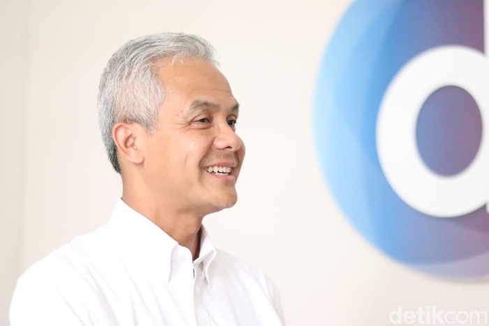 Gubernur Jateng, Ganjar Pranowo, di kantor Biro Jateng-DIY, Sabtu (1/2/2020).
