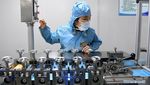 Corona Bikin Masker di China Laris Manis