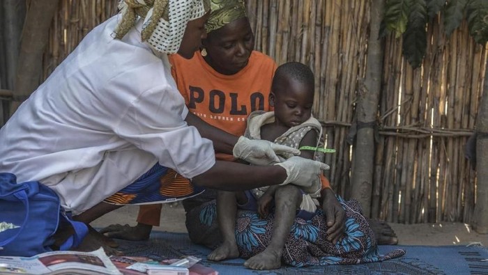 Epidemi Pneumonia yang Terlupakan di Nigeria Wabah virus corona sebelumnya disebut penyakit misterius mirip pneumonia. Diseluruh dunia, pneumonia merenggut lebih banyak nyawa anak-anak daripada infeksi lainnya.