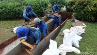 Sebelumnya pada pagi tadi, banjir merendam kawasan ini.