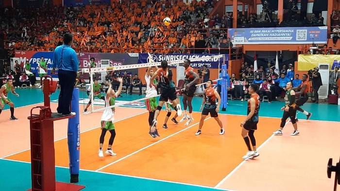 Jakarta BNI 46 vs Surabaya Bhayangkara Samator