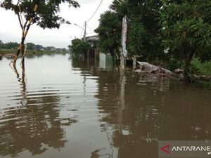 Banjir 1 Meter di Periuk Tangerang Belum Surut