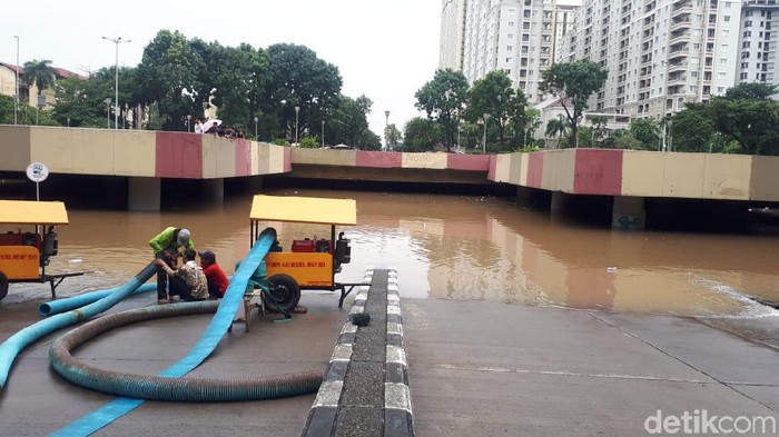 Underpass Kemayoran banjir, Minggu (2/2/2020)