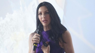 Eks Miss Universe 2005 Natalie Glebova Hadir di Jakarta