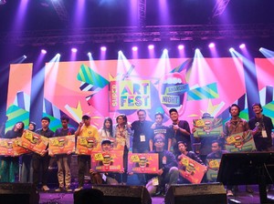 Sisitipsi hingga Mooner Meriahkan Super Art Fest Awarding Night