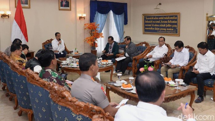 Jokowi gelar ratas bersama para menteri pasca 238 WNI yang dievakuasi dari Wuhan tiba di Indonesia (Dok. Biro Pers Setpres)