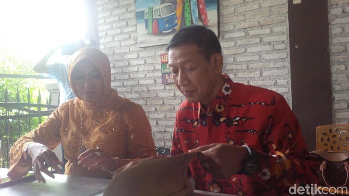 Dirut RSUD Waled Cirebon Boedi S Soenjaya dan Kepala Dinas Kesehatan Kabupaten Cirebon Eny Suhaeni