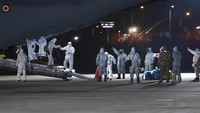 Turki juga sudah memulangkan warganya dari Wuhan. Huseyin Avci/Turkish Ministry of Health via AP.