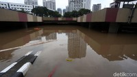 Banjir di Underpass Kemayoran terjadi sejak pagi tadi.