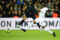 Kylian Mbappe (kiri) yang terus dihubungkan diincar dengan Real Madrid