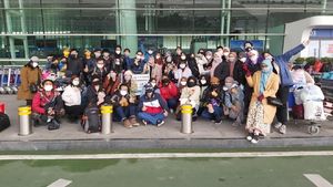 Potret Kebahagiaan WNI yang Dievakuasi dari Wuhan